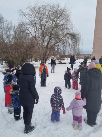 Aizgavēī tālu braucu